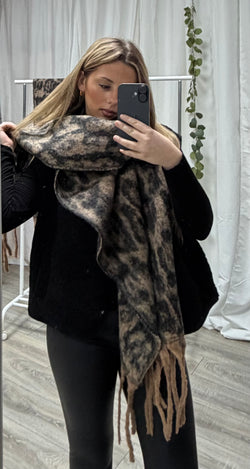 Iconic Cozy Leo Scarf